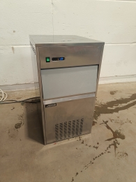 Flake ice machine